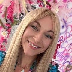 Olha, profesional de manicura, pedicura y estética de AmOr